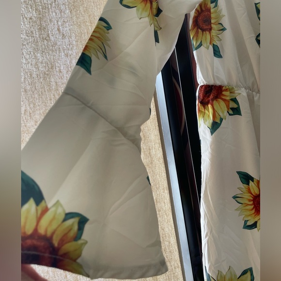 Peasant Dress in Size Large with yellow sunflowers 🌻 over a white background. - Picture 4 of 10